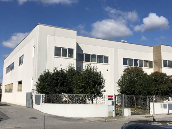 Arredamento uffici e negozi a Monza | BB ONE